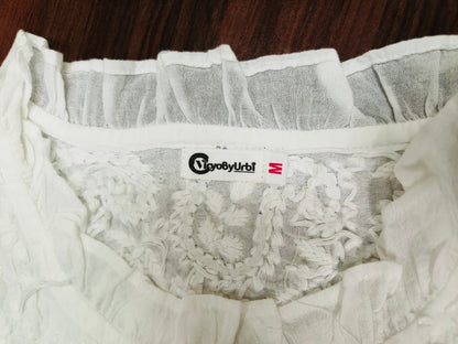 Whispers in White : PRE-ORDER